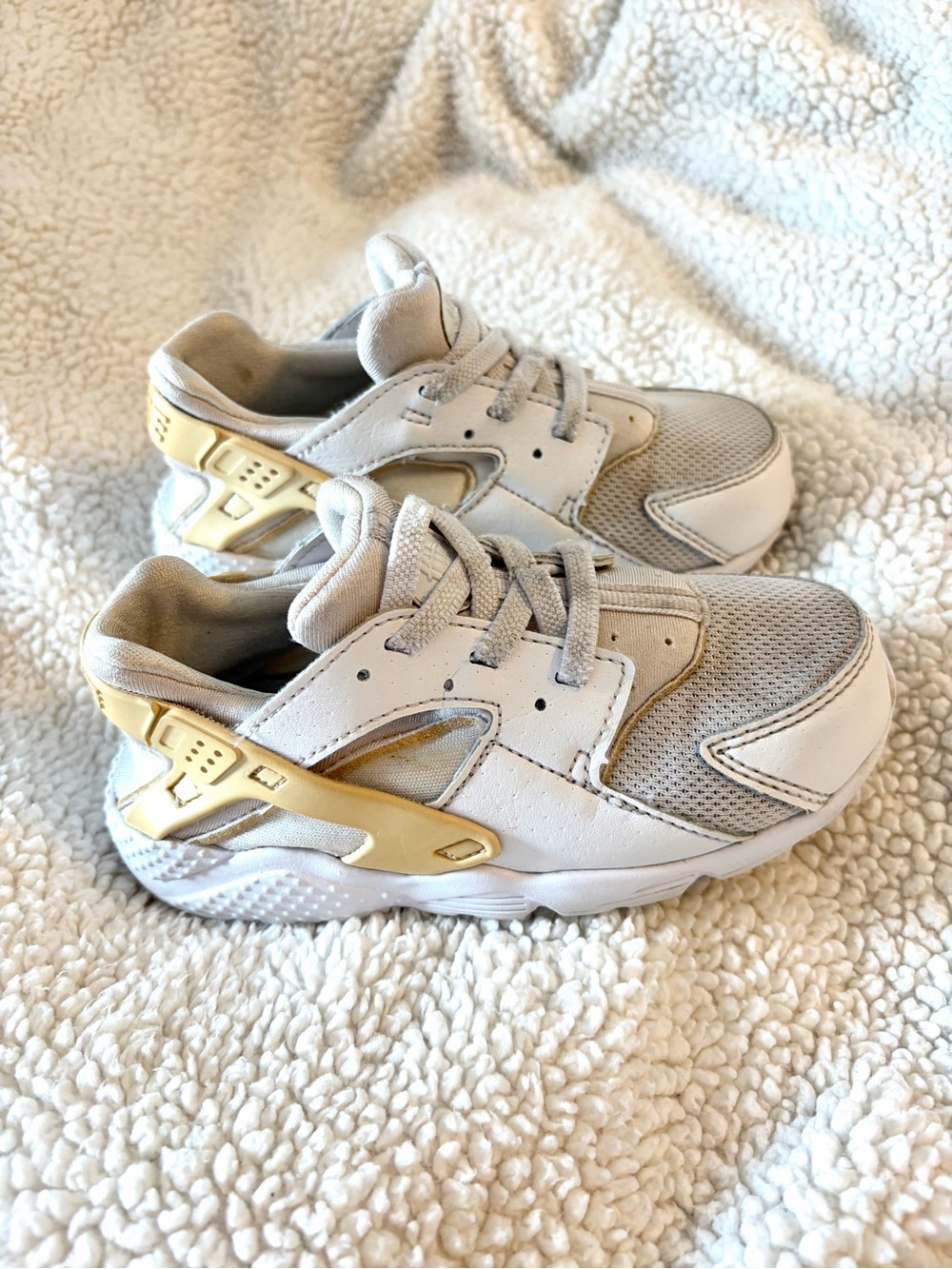 Nike Kids White and Gold Casual Sneakers
